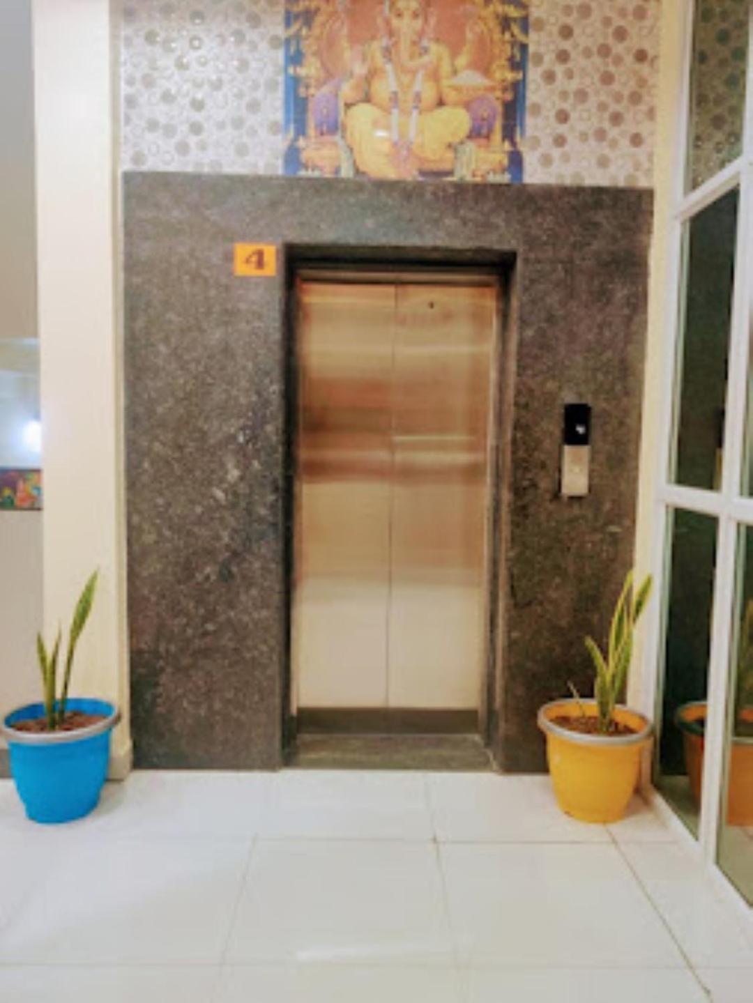 Hotel Hariram Tower Wardha Zewnętrze zdjęcie